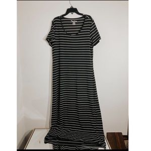 B&W Striped Maxi T-Shirt Dress